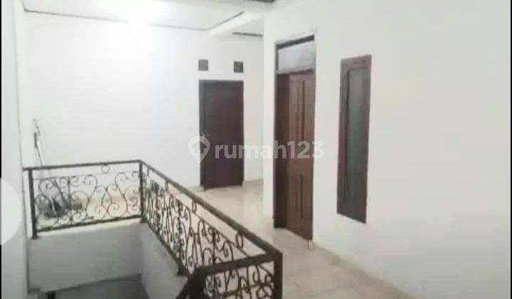 Rumah 2 Lantai Bagus Semi Furnished Jati di Antapani, Bandung 1