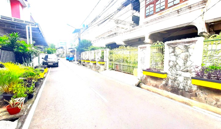 Rumah Tomang. 2 Lantai. 20x15. Jalan 2 Mobil 2