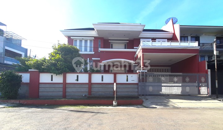 Rumah Hook Green Ville. 3 Lantai. 16x20. Jalan 3 Mobil. Full Furnish 2