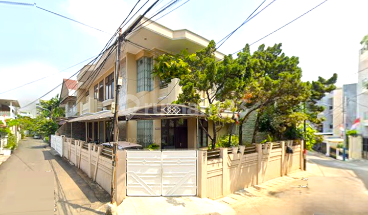 Rumah Hook. Tomang. 2 Lantai. Luas.218.m2. Jalan 2 MobiL. Siap Huni. 2