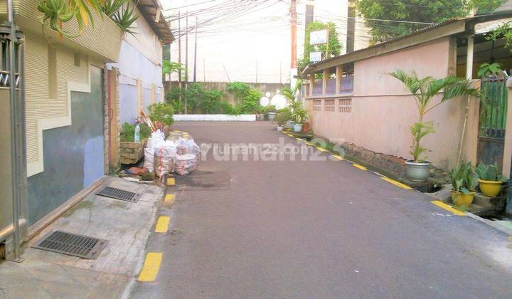 Tomang House 2.5 Floors. 6x15. Wide Road for 2 Cars. Ready to Occupy. 2