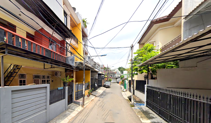 Tomang House. 2 Floors. 6x15. Two-Car Driveway. 2