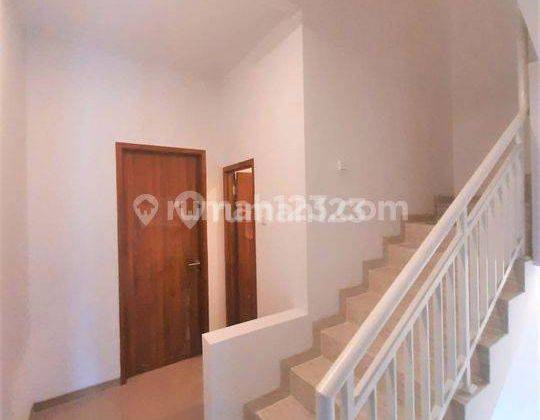 Rumah Baru 3 Lantai. Tomang. 4x17. Jalan Lebar 2 Mobil 8