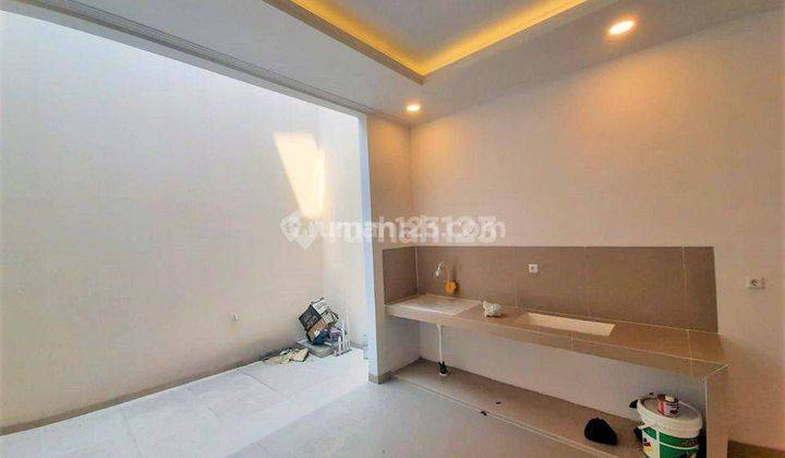 Rumah Baru 3 Lantai. Tomang. 4x17. Jalan Lebar 2 Mobil 9
