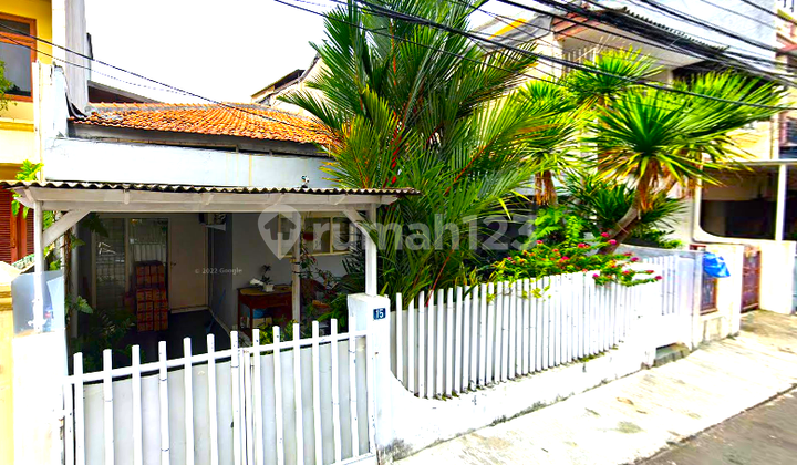 Rumah Tua Tomang. 10X16. Jalan Lebar 2 Mobil.