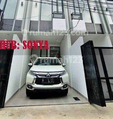 Rumah Baru. Taman Ratu. 3 Lantai. 3x13.35. Jalan 3 Mobil. Siap Huni. 2