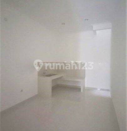 Rumah Baru. Taman Ratu. 3 Lantai. 3x13.35. Jalan 3 Mobil. Siap Huni. 2