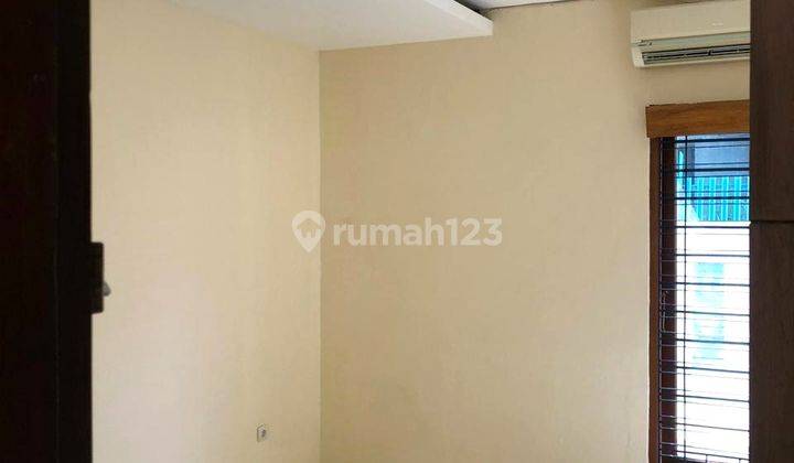 Rumah Tomang. 2 Lantai. 10x14. Jalan 2 Mobil. Siap Huni 2