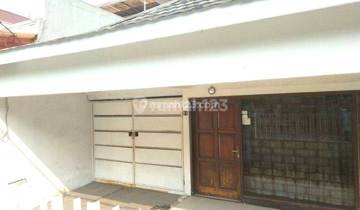 Rumah Tua Tomang. 10x25. Jalan 3 Mobil 1