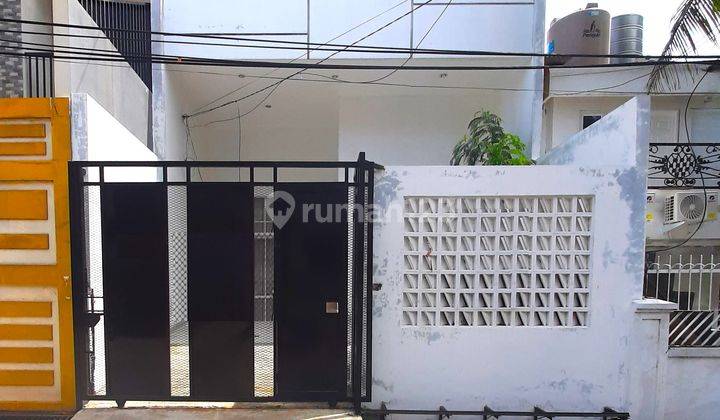 Rumah Taman Ratu. 6x18. Jalan 2 Mobil 1