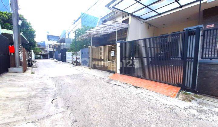 Rumah Taman Ratu. 3 Lantai. 7x18. Jalan 2 Mobil. Siap Huni 2