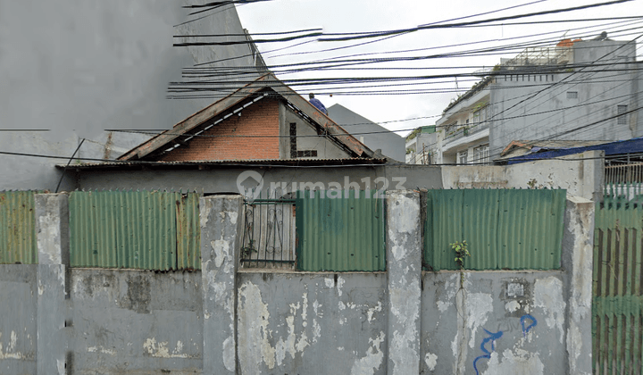 Rumah Tua Hook Tomang. 7.5x16. Jalan Raya 2 Mobil 1