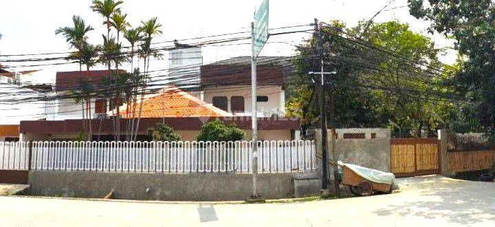 Rumah Tua Hook Tomang. 2 Lantai. 25x32. Jalan Lebar 4 Mobil 1