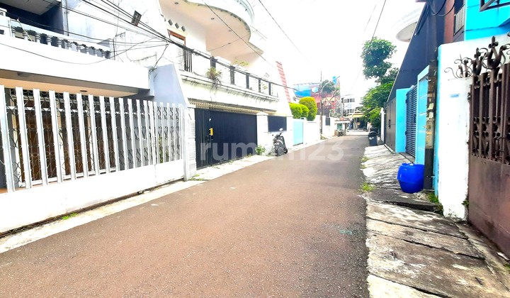 Rumah Tomang. 2 Lantai. 10X15. Jalan 2 Mobil. Siap Huni 2