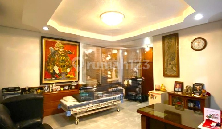 Rumah Tomang 2 Lantai. 13X22. Jalan Lebar 4 Mobil. Siap Huni