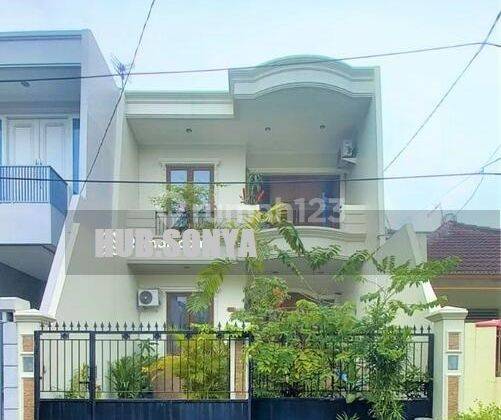 Rumah Jelambar 2 Lantai. 7x21. Jalan 2 Mobil. Siap Huni