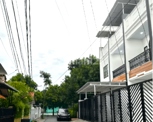 Rumah Baru Tanjung Duren. 3 Lantai. 4x14. Jalan 2 Mobil. 2