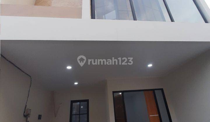 Rumah Taman Ratu. 3 Lantai. 4.5 X 9. Jalan Lebar 4 Mobil 1