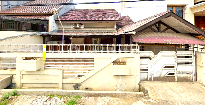 Rumah Tua. Taman Ratu. 10x18. Jalan Lebar 4 Mobil. Rumah Tua. Taman Ratu. 10x18. Jalan Lebar 4 Mobil.