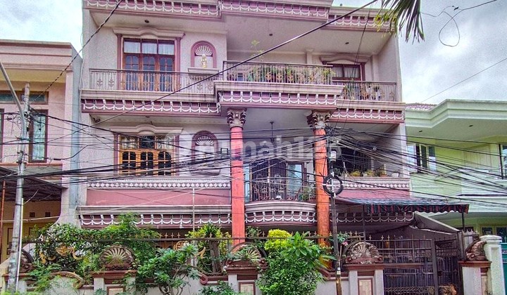 Tomang House. 3.5 Floors. 12.5X20. Semi-Furnished. Move-In Ready. 2