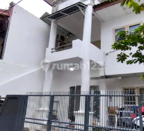 Rumah Tomang. 2.5 Lantai. 5x15. Jalan 2 Mobil. Siap Huni