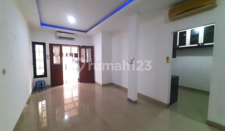 Rumah Green Vile. 3 Lantai. 6x15. Jalan 2 Mobil. Siap Huni