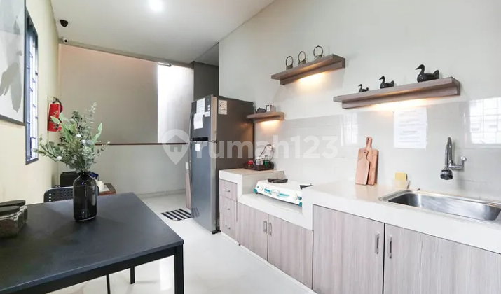 Rumah Kost Baru. Tanjung Duren. 4.5 Lantai. 7X14. Full Furnish. 33 Kamar Mandi Dalam.