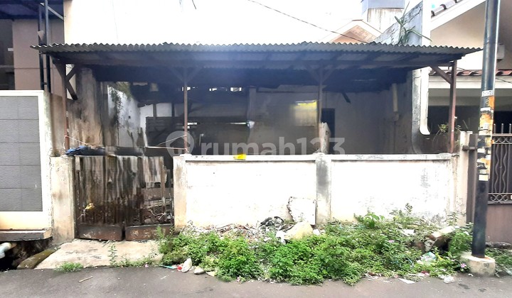 Rumah Tua Tomang. 6x15. Jalan 2 Mobil