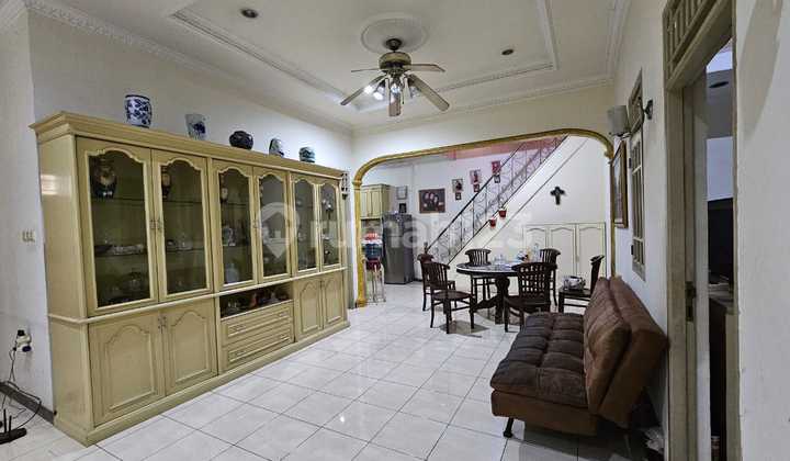 Rumah Tua Grogol Roxy. 10X20. Jalan Lebar 3 Mobil Rumah Tua Grogol Roxy. 10X20. Jalan Lebar 3 Mobil