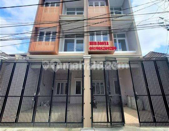 Rumah Baru. Tomang. 3 Lantai. 4.5x18. Jalan 2 Mobil. Siap Huni
