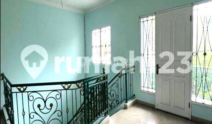 Rumah Hook Taman Ratu. 2 Lantai. 13x14. Jalan 2 Mobil. Siap Huni 2