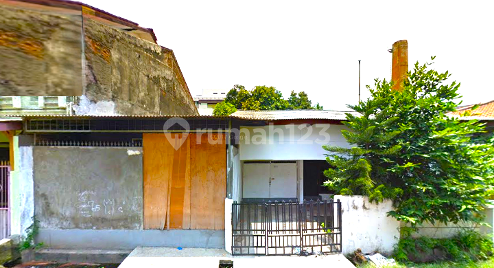 Rumah Tua Tomang. 14x19. Jalan Lebar 3 Mobil. 