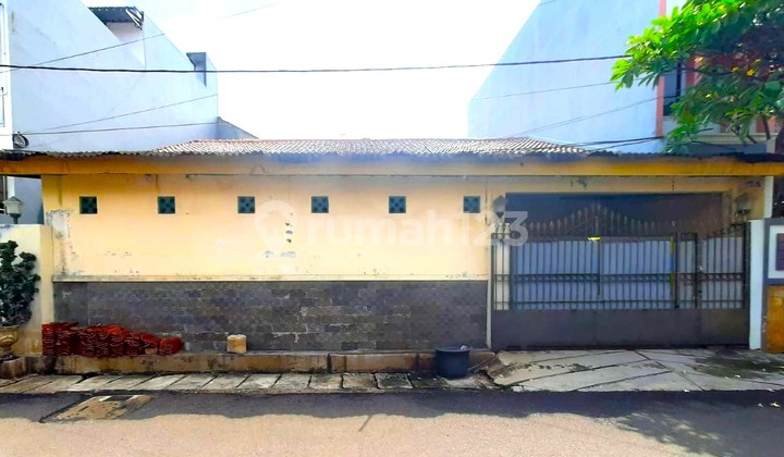 Rumah Tua Grogol Roxy. 10X20. Jalan Lebar 3 Mobil