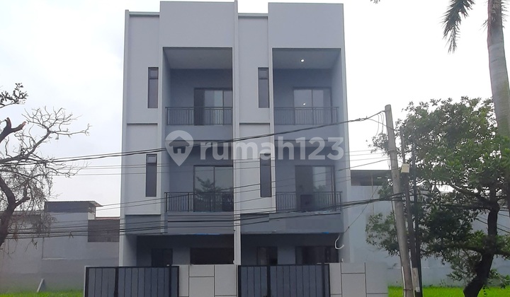 Rumah Baru. Citra Garden. 3 Lantai. 5x20. Jalan Lebar 4 Mobil. Siap Huni