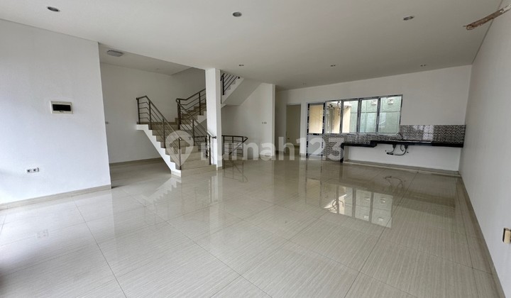Rumah Baru Tomang. 3.5 Lantai. 9x17. Jalan 2 Mobil. Siap Huni