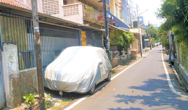 Rumah Tua Cideng. 12x12. Jalan 2 Mobil 2