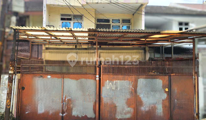 Rumah Tua. Taman Ratu. 6x24. Jalan 2 Mobil.