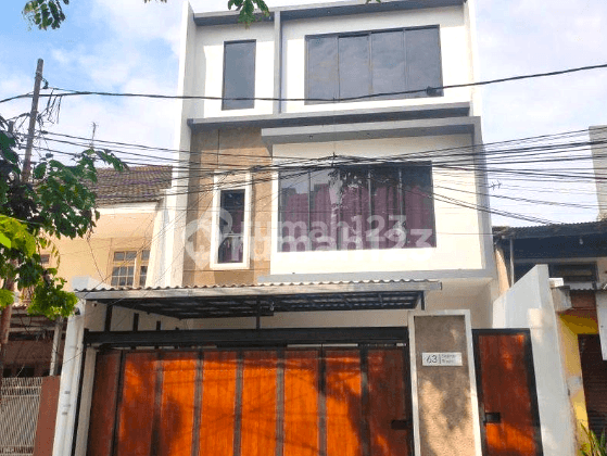 Rumah Tanjung Duren. 3 Lantai. 8x19. Jalan Lebar 3 Mobil. Siap Huni 1