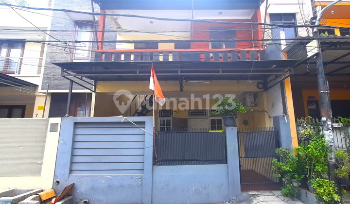 Rumah Tomang. 2 Lantai.6x15. Jalan 2 Mobil
