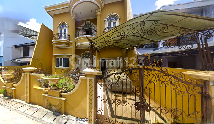 Rumah Taman Ratu. 2 Lantai. 12x20. Jalan 2 Mobil. Siap Huni