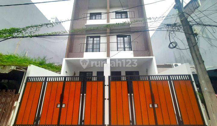 Rumah Baru. Taman Ratu. 3 Lantai. 3.5x17. Jalan 2 Mobil. Siap Huni 1