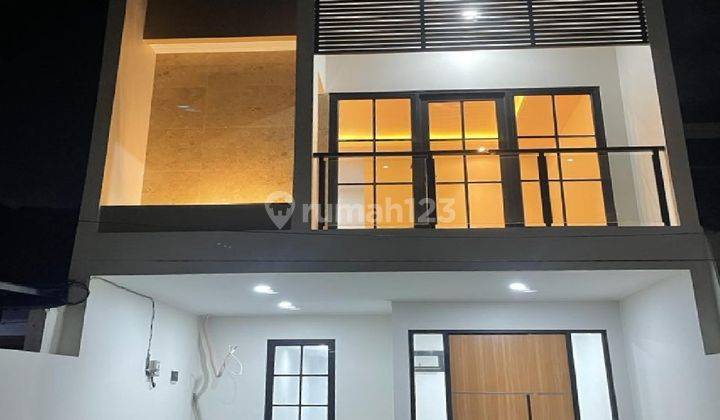 Rumah Baru Taman Ratu. 3 Lantai. 9x12. Jalan Lebar 4 Mobil 1