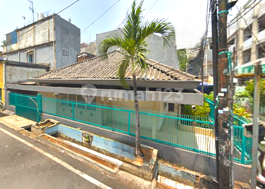 Rumah Tua Hook. Cideng Petojo. 12X14. Jalan Lebar 3 Mobil. Rumah Tua Hook. Cideng Petojo. 12X14. Jalan Lebar 3 Mobil.