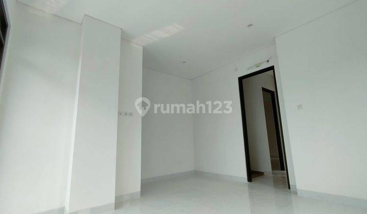 Rumah Baru Sunrise Garden. 2 Lantai. 5.5x15. Jalan 2 Mobil.Siap Huni 2