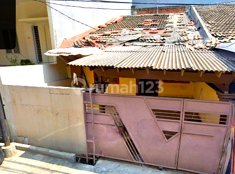 Rumah Tua Taman Ratu. 6x15. Jalan 2 Mobil