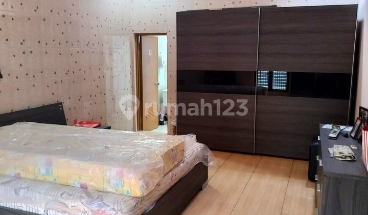 Rumah Citra Garden. 2.5 Lantai. 12x25. Jalan Lebar 4 Mobil. Semi Furnish. Siap Huni