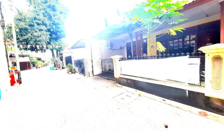 Rumah Tomang. 1.5 Lantai. 10x15. Jalan 2 Mobil. Dkt Mesjid. 2