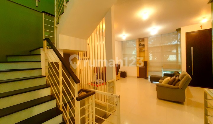 Rumah Tomang. Town House De Oaze. 3 Lantai. 6X15. View Swimming Pool. Siap Huni Rumah Tomang. Town House De Oaze. 3 Lantai. 6X15. View Swimming Pool. Siap Huni