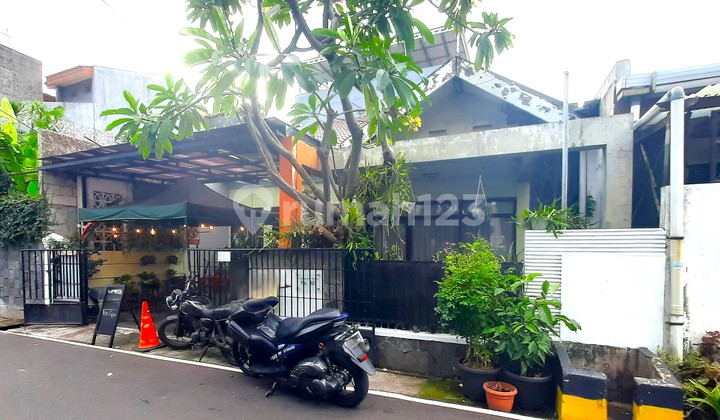 Rumah Tua Tomang. 10X15. Jalan 2 Mobil