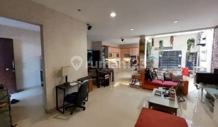 Rumah Tomang. 2.5. Lantai. 10X15. Jalan 2 Mobil. Siap Huni